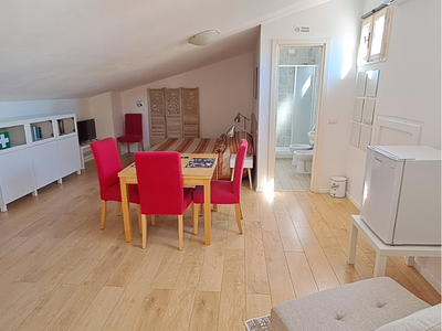 Ingresso alloggio e vista appartamento Foligno Ingresso appartamento e vista alloggio Foligno vicino Caserma militare e centro. Dormire a Foligno vicino Caserma Gonzaga e al centro