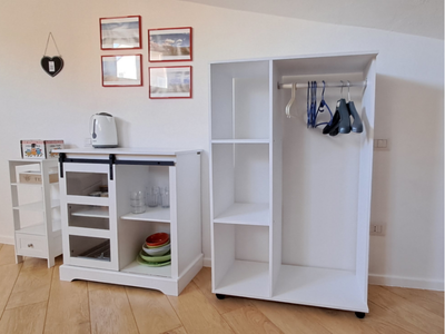 Credenza wifi gratis armadio con grucce appartamento Foligno Credenza wifi gratis armadio con grucce appartamento Foligno vicino caserma Gonzaga e centro. Alloggio Foligno vicino Caserma militare e centro