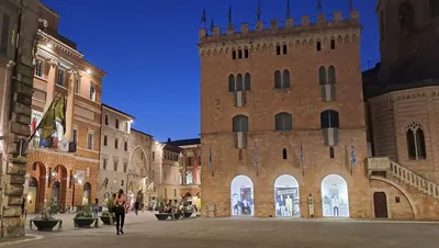 Appartamento Foligno vicino Piazza della repubblica Foligno tramite Porta Romana Appartamento Foligno vicino al centro Piazza della Repubblica Foligno. Dormire in appartamento a Foligno vicino Caserma Gonzaga e al centro. Concorsi CSRNE forze armate